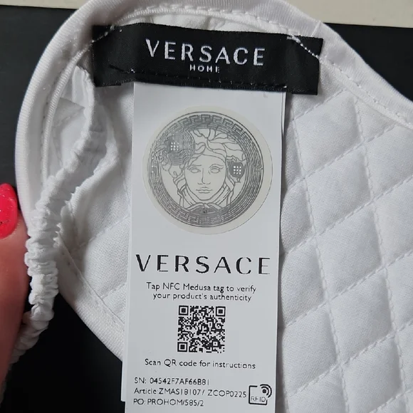 NWT Versace Pink and Gold Medusa Silk Eye Mask W/Box - Picture 4 of 6